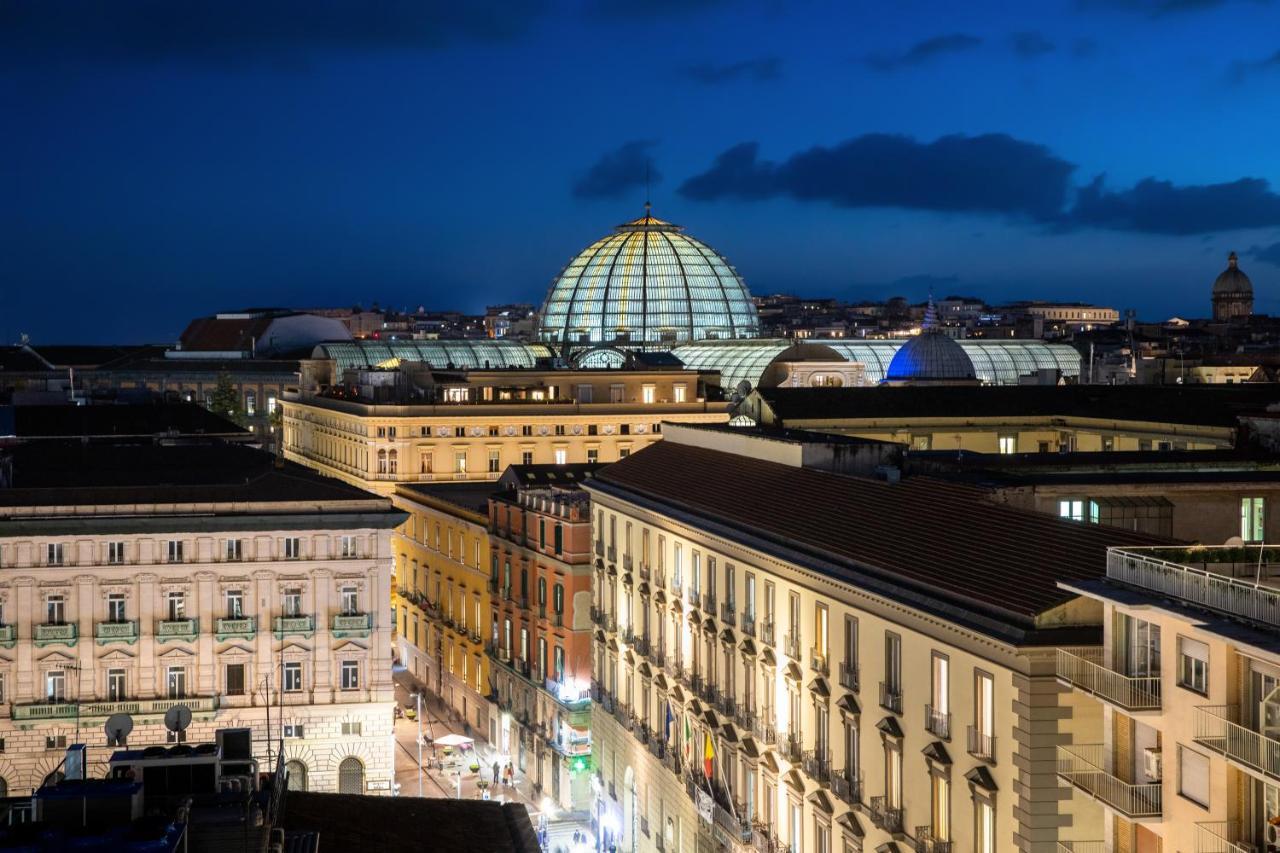Napoli City Center - Appartamenti E Camere Екстер'єр фото